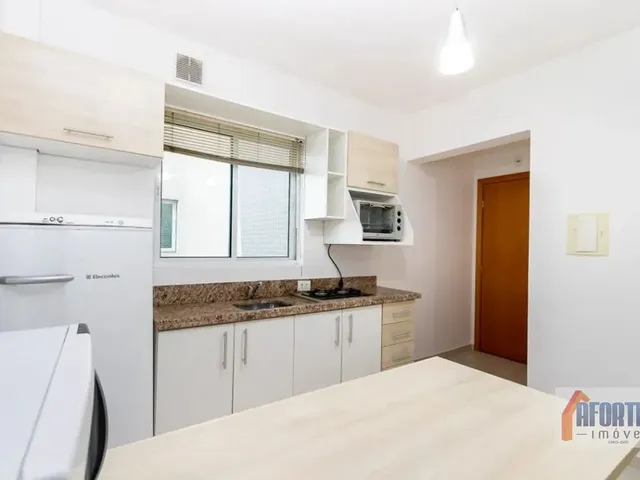 Apartamento 1 quarto e 1 banheiro, para alugar, no bairro Centro em Curitiba