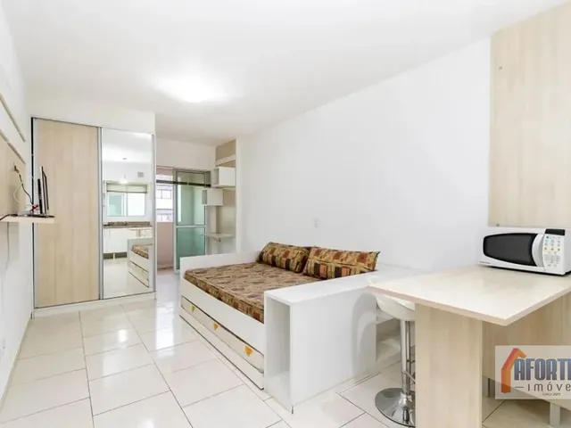 Apartamento 1 quarto e 1 banheiro, para alugar, no bairro Centro em Curitiba