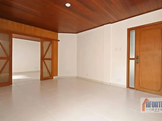 Apartamento 3 quartos e 2 banheiros, para alugar, no bairro Centro em Curitiba