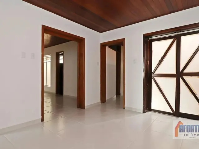 Apartamento 3 quartos e 2 banheiros, para alugar, no bairro Centro em Curitiba