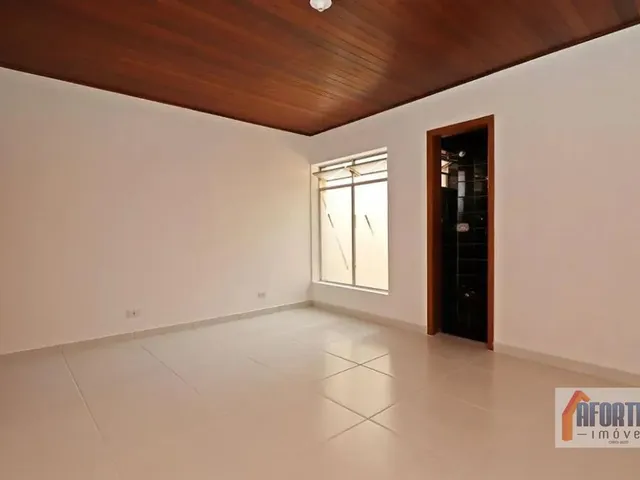 Apartamento 3 quartos e 2 banheiros, para alugar, no bairro Centro em Curitiba