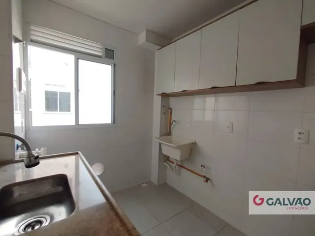 Apartamento 2 quartos e 1 banheiro, para alugar, no bairro Pinheirinho em Curitiba