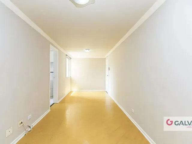 Apartamento 3 quartos e 2 banheiros, para alugar, no bairro Cabral em Curitiba