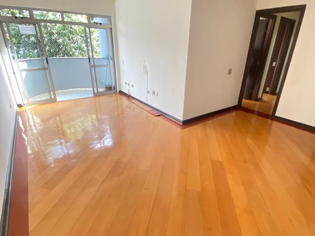 Foto do Apartamento - Apartamento à venda, Centro, Londrina, PR - Edifício Torres Vedras - 3 Quartos sendo 1 suíte - Sala 2 ambientes - Sacada - 1 Vaga de Garagem - Armários | Guepardo Imob