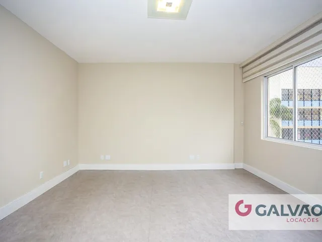 Apartamento 3 quartos e 1 banheiro, para alugar, no bairro Centro em Curitiba