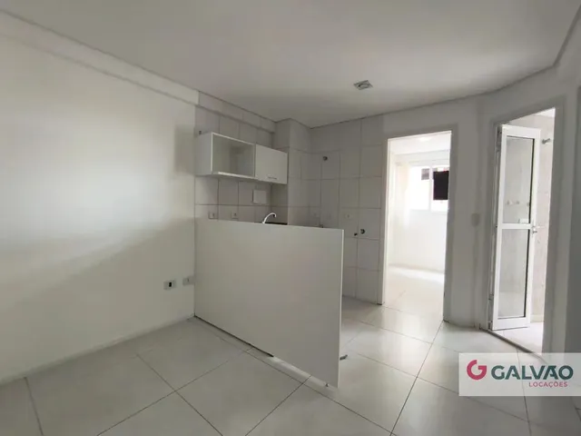 Apartamento 1 quarto e 1 banheiro, para alugar, no bairro Centro em Curitiba