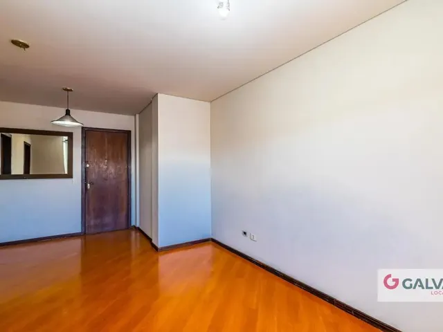 Apartamento 2 quartos e 1 banheiro, para alugar, no bairro Centro em Curitiba