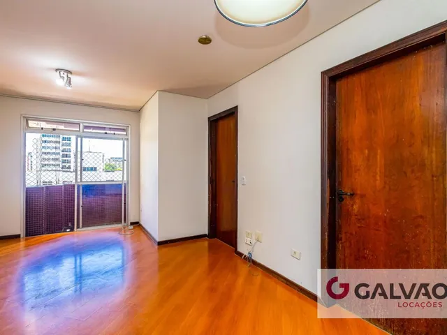 Apartamento 2 quartos e 2 banheiros, para alugar, no bairro Centro em Curitiba