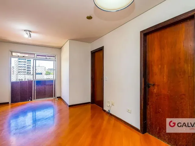 Apartamento 2 quartos e 1 banheiro, para alugar, no bairro Centro em Curitiba