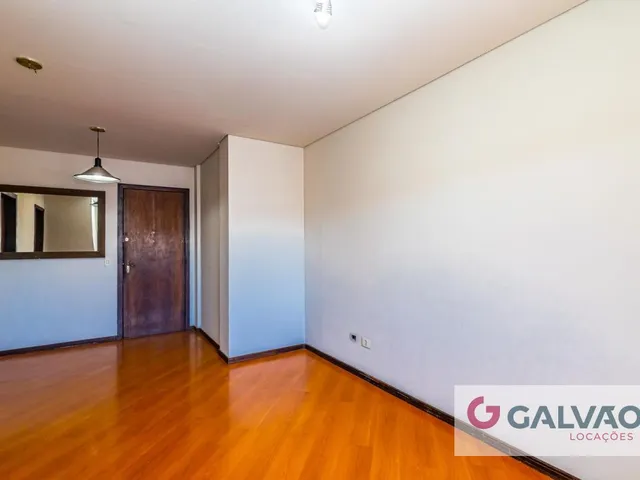 Apartamento 2 quartos e 2 banheiros, para alugar, no bairro Centro em Curitiba