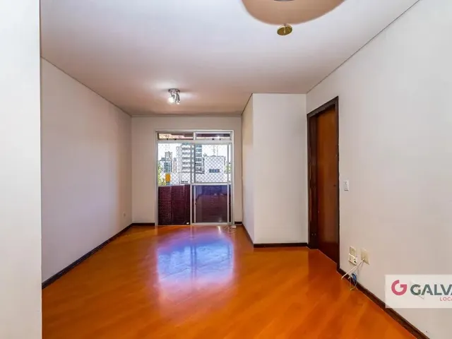 Apartamento 2 quartos e 1 banheiro, para alugar, no bairro Centro em Curitiba