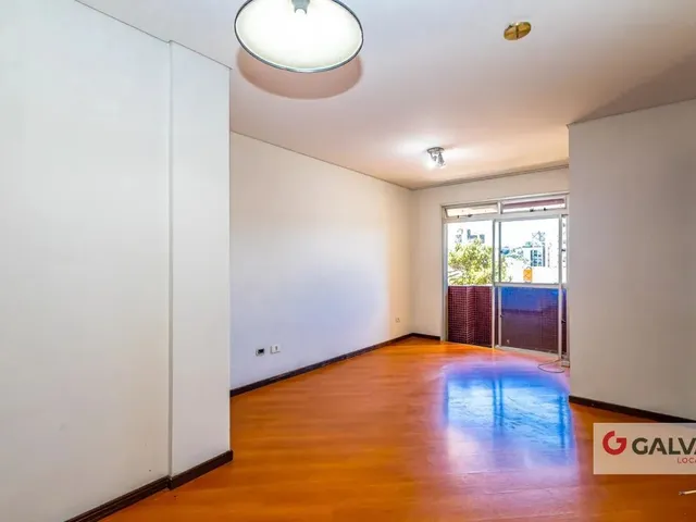 Apartamento 2 quartos e 1 banheiro, para alugar, no bairro Centro em Curitiba