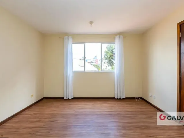 Apartamento 3 quartos e 2 banheiros, para alugar, no bairro Água Verde em Curitiba