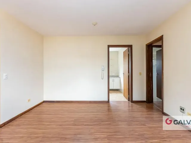 Apartamento 3 quartos e 2 banheiros, para alugar, no bairro Água Verde em Curitiba