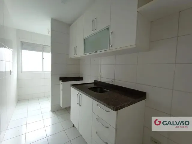 Apartamento 2 quartos e 1 banheiro, para alugar, no bairro Capão Raso em Curitiba