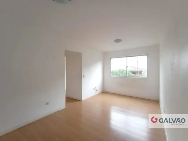 Apartamento 2 quartos e 1 banheiro, para alugar, no bairro Capão Raso em Curitiba