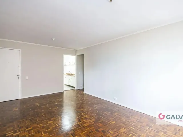 Apartamento 3 quartos e 2 banheiros, para alugar, no bairro Centro em Curitiba
