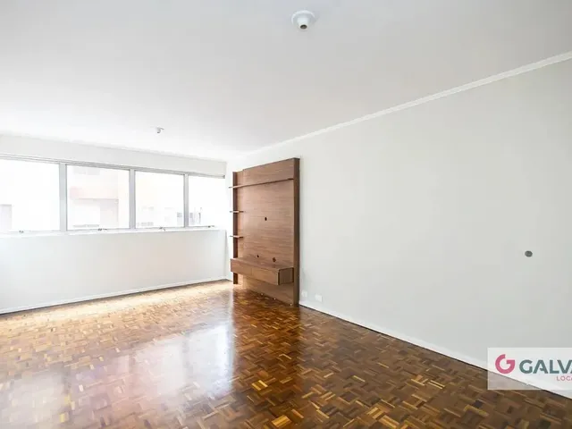 Apartamento 3 quartos e 2 banheiros, para alugar, no bairro Centro em Curitiba