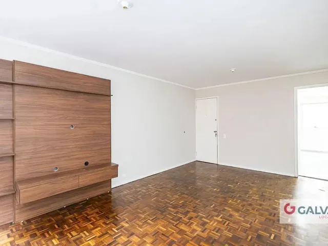 Apartamento 3 quartos e 2 banheiros, para alugar, no bairro Centro em Curitiba