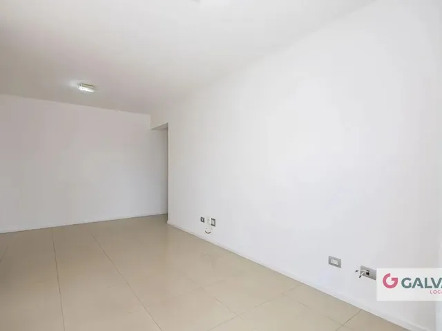 Apartamento 2 quartos e 2 banheiros, para alugar, no bairro Centro em Curitiba