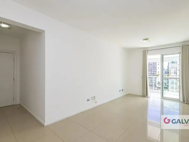 Apartamento 2 quartos e 2 banheiros, para alugar, no bairro Centro em Curitiba