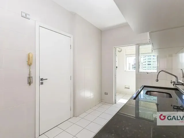 Apartamento 2 quartos e 1 banheiro, para alugar, no bairro Centro em Curitiba