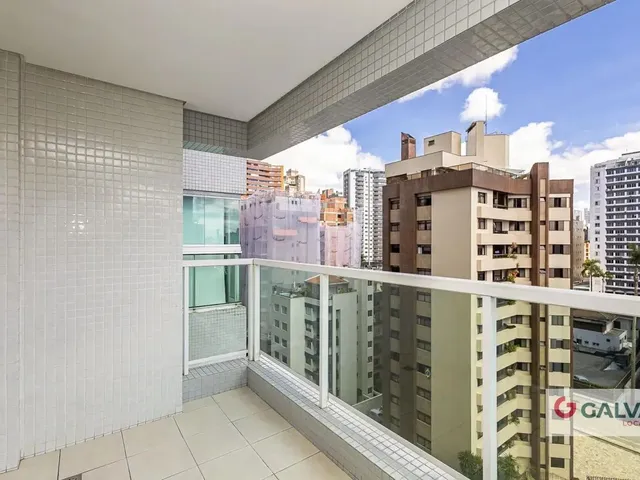 Apartamento 2 quartos e 2 banheiros, para alugar, no bairro Centro em Curitiba