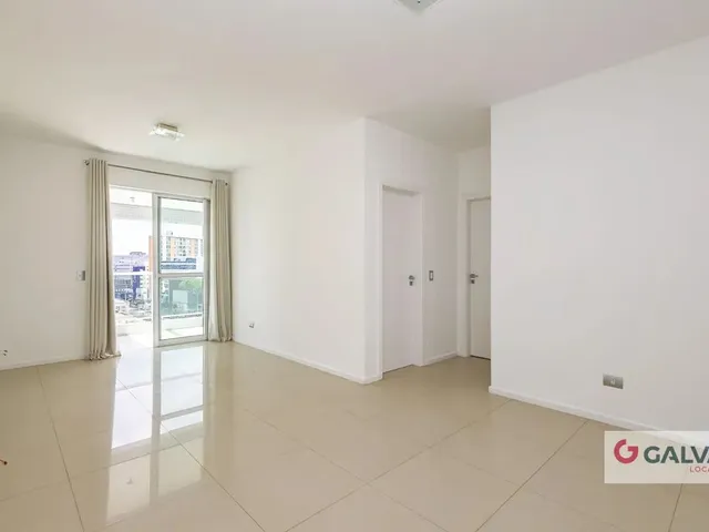 Apartamento 2 quartos e 2 banheiros, para alugar, no bairro Centro em Curitiba