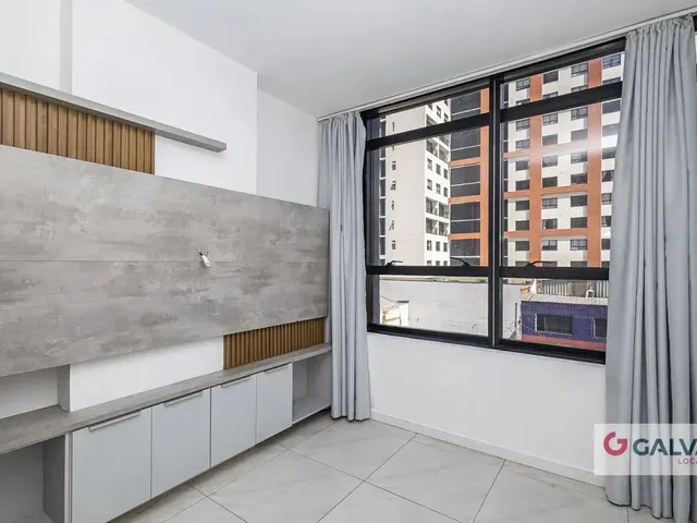 Apartamento 1 quarto e 1 banheiro, para alugar, no bairro Centro em Curitiba