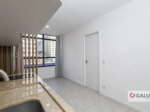 Apartamento 1 quarto e 1 banheiro, para alugar, no bairro Centro em Curitiba