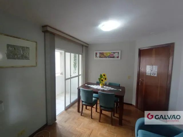 Apartamento 2 quartos e 1 banheiro, para alugar, no bairro Centro em Curitiba