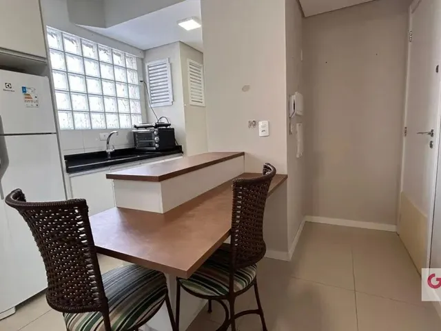 Apartamento 1 quarto e 1 banheiro, para alugar, no bairro Centro em Curitiba