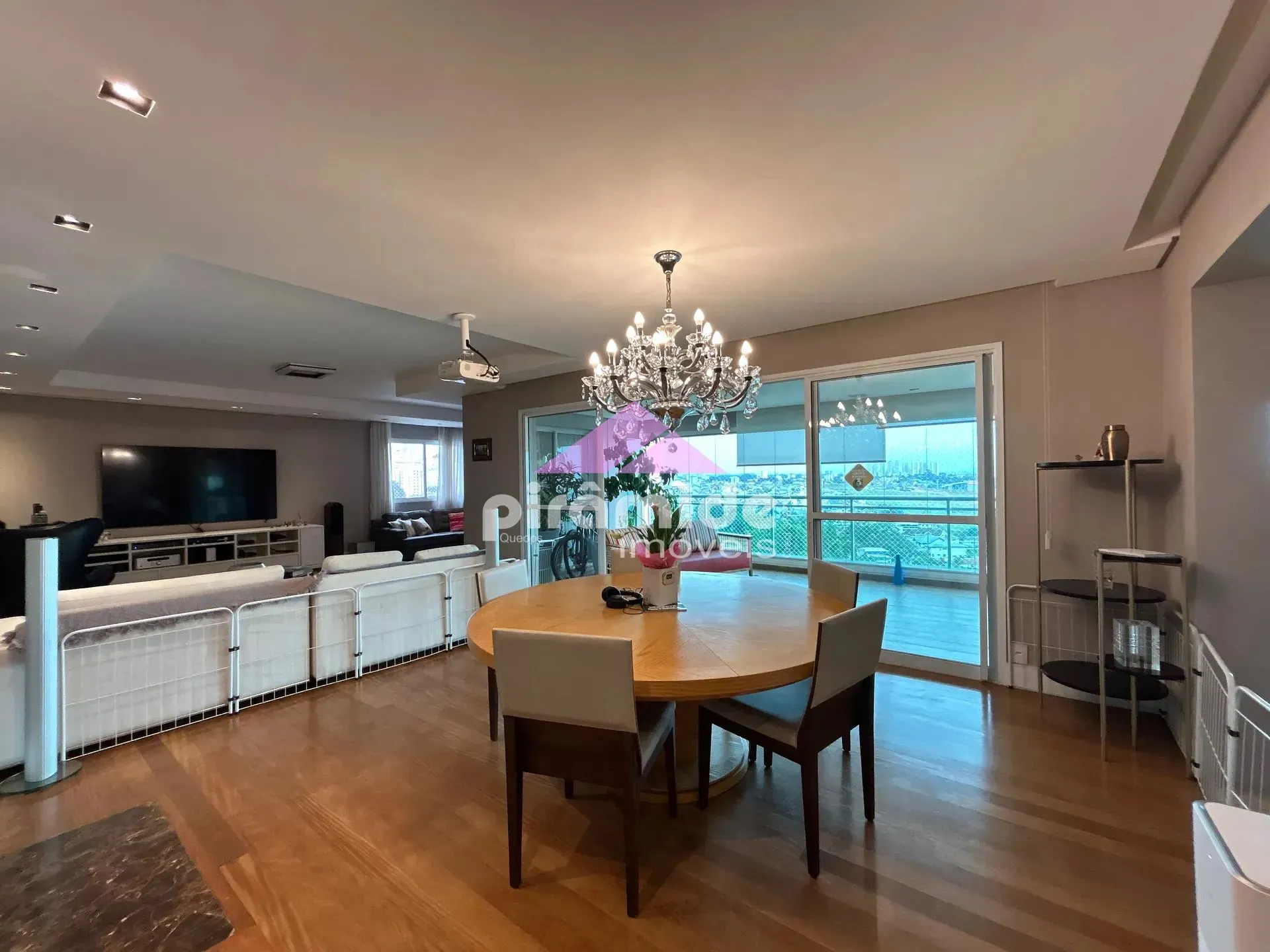 Apartamento, 3 quartos, 259 m² - Foto 1