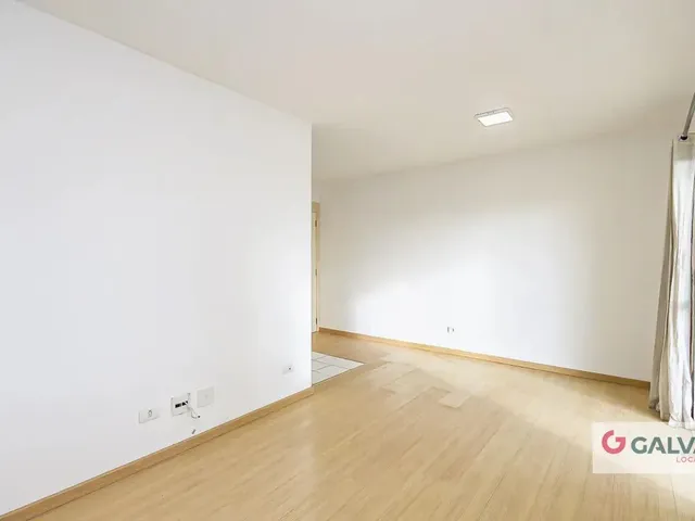 Apartamento 2 quartos e 1 banheiro, para alugar, no bairro Capão Raso em Curitiba