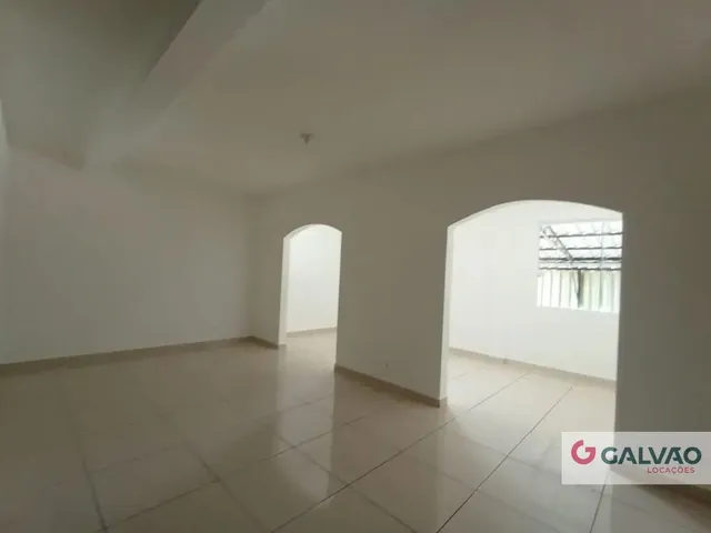 Apartamento 2 quartos e 1 banheiro, para alugar, no bairro Uberaba em Curitiba