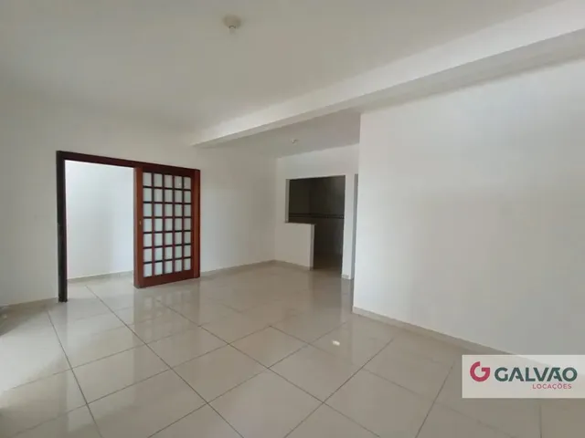 Apartamento 2 quartos e 1 banheiro, para alugar, no bairro Uberaba em Curitiba