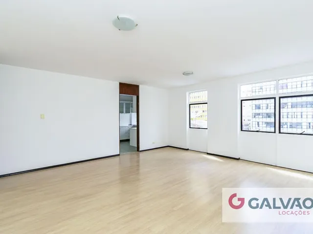 Apartamento 3 quartos e 2 banheiros, para alugar, no bairro Centro em Curitiba