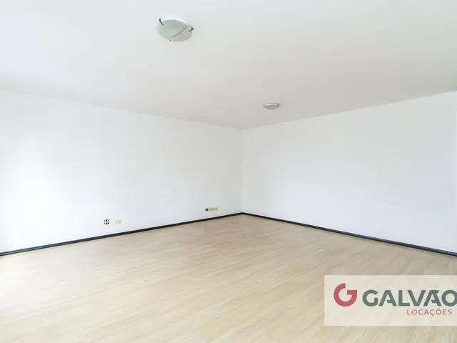 Apartamento 3 quartos e 2 banheiros, para alugar, no bairro Centro em Curitiba