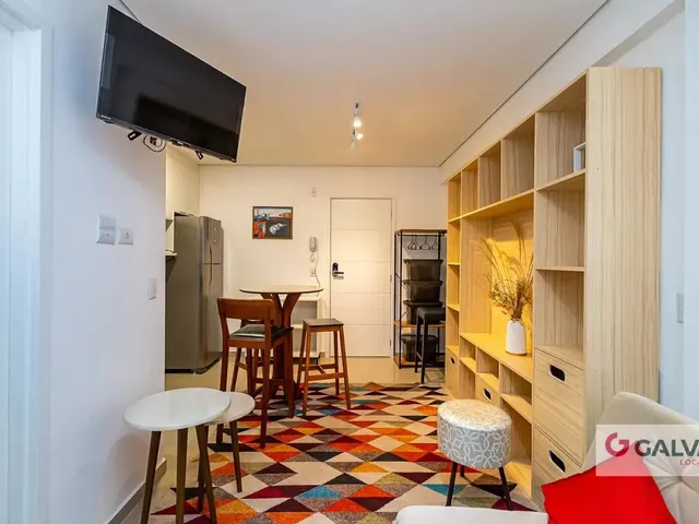 Apartamento 1 quarto e 1 banheiro, para alugar, no bairro Centro em Curitiba