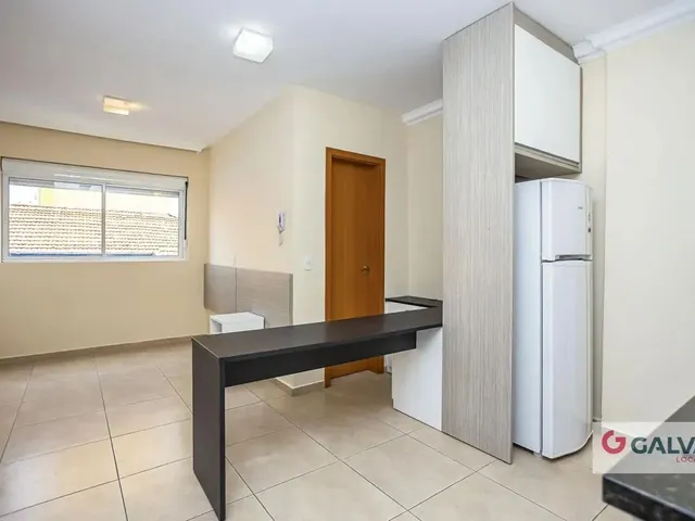 Apartamento 1 quarto e 1 banheiro, para alugar, no bairro Centro em Curitiba