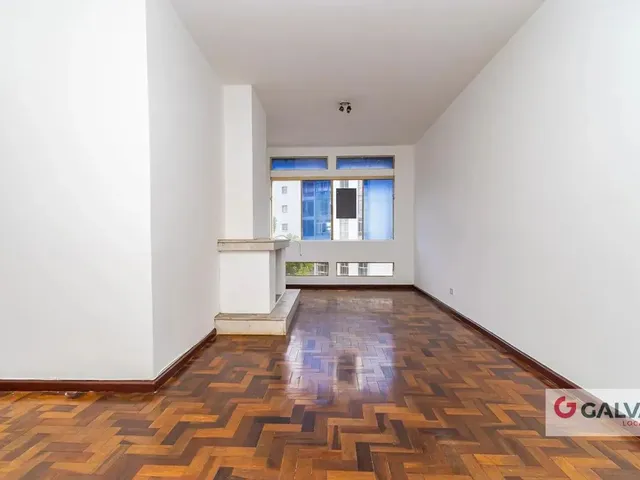 Apartamento 2 quartos e 1 banheiro, para alugar, no bairro Centro em Curitiba