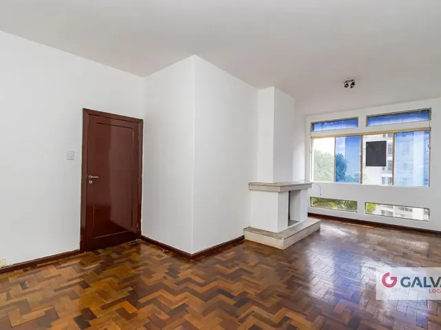 Apartamento 2 quartos e 1 banheiro, para alugar, no bairro Centro em Curitiba