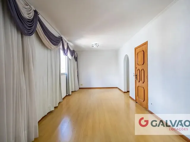 Apartamento 3 quartos e 1 banheiro, para alugar, no bairro Centro em Curitiba