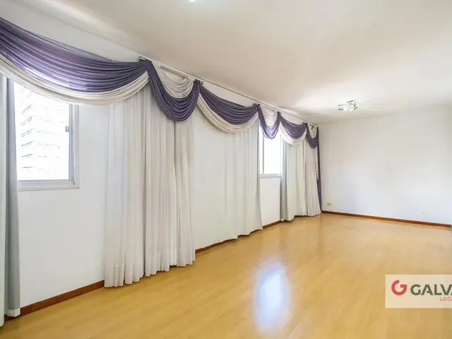 Apartamento 3 quartos e 2 banheiros, para alugar, no bairro Centro em Curitiba