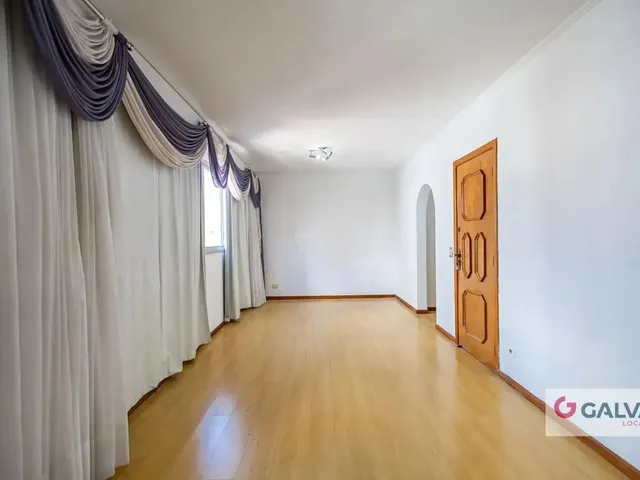 Apartamento 3 quartos e 2 banheiros, para alugar, no bairro Centro em Curitiba