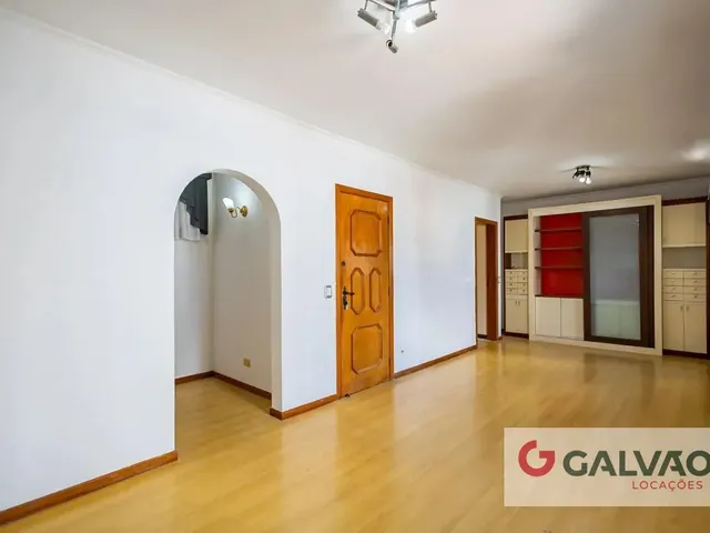 Apartamento 3 quartos e 1 banheiro, para alugar, no bairro Centro em Curitiba
