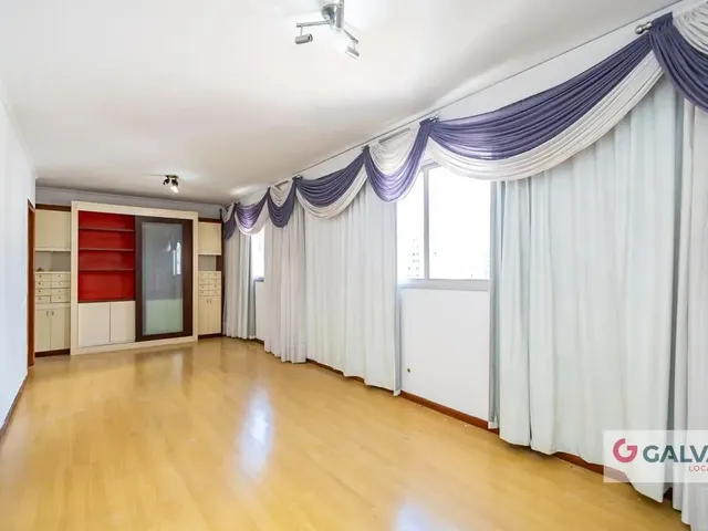 Apartamento 3 quartos e 2 banheiros, para alugar, no bairro Centro em Curitiba