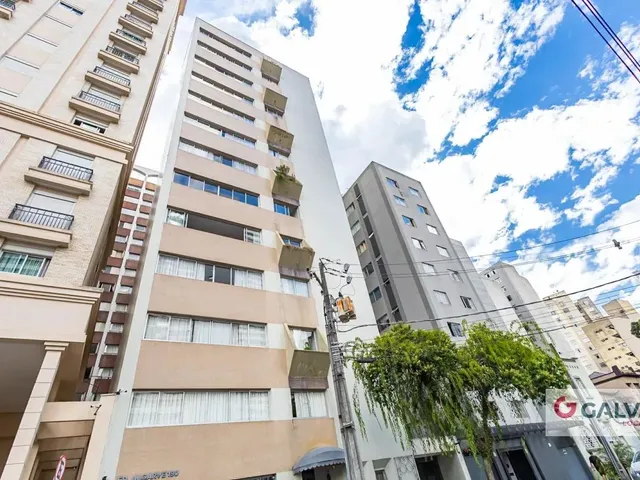 Apartamento 3 quartos e 2 banheiros, para alugar, no bairro Centro em Curitiba