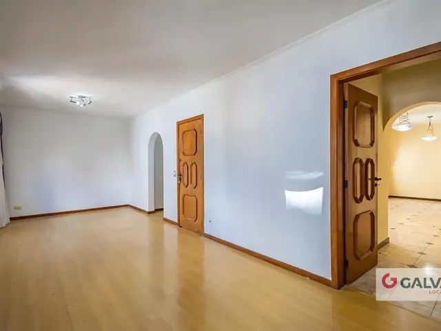 Apartamento 3 quartos e 2 banheiros, para alugar, no bairro Centro em Curitiba