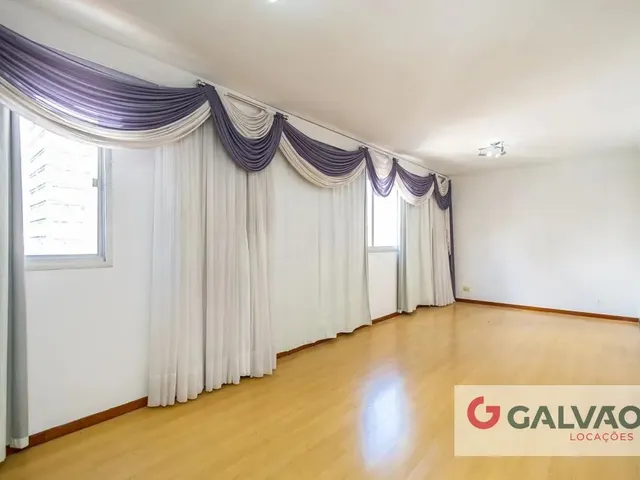 Apartamento 3 quartos e 1 banheiro, para alugar, no bairro Centro em Curitiba